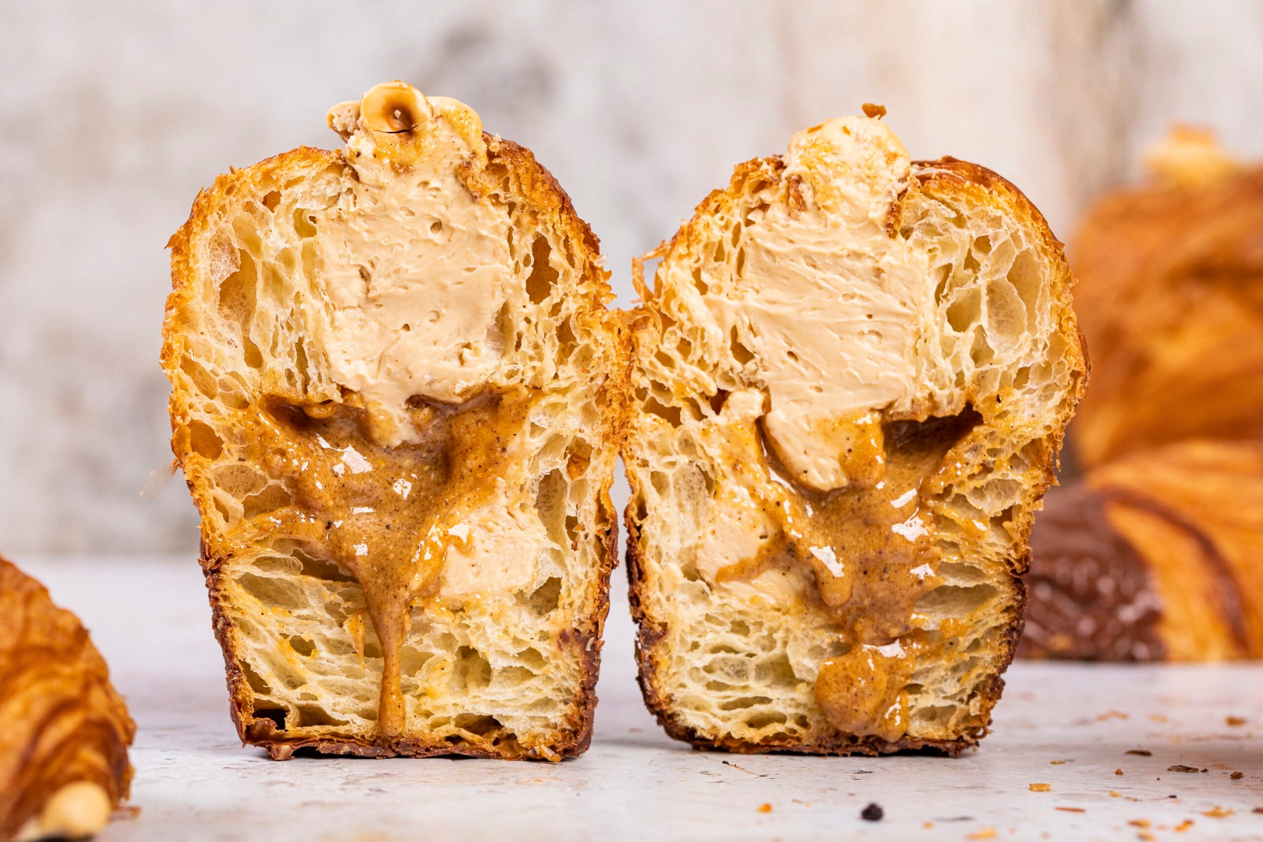 Cruffin Karmel & Orzechy Laskowe