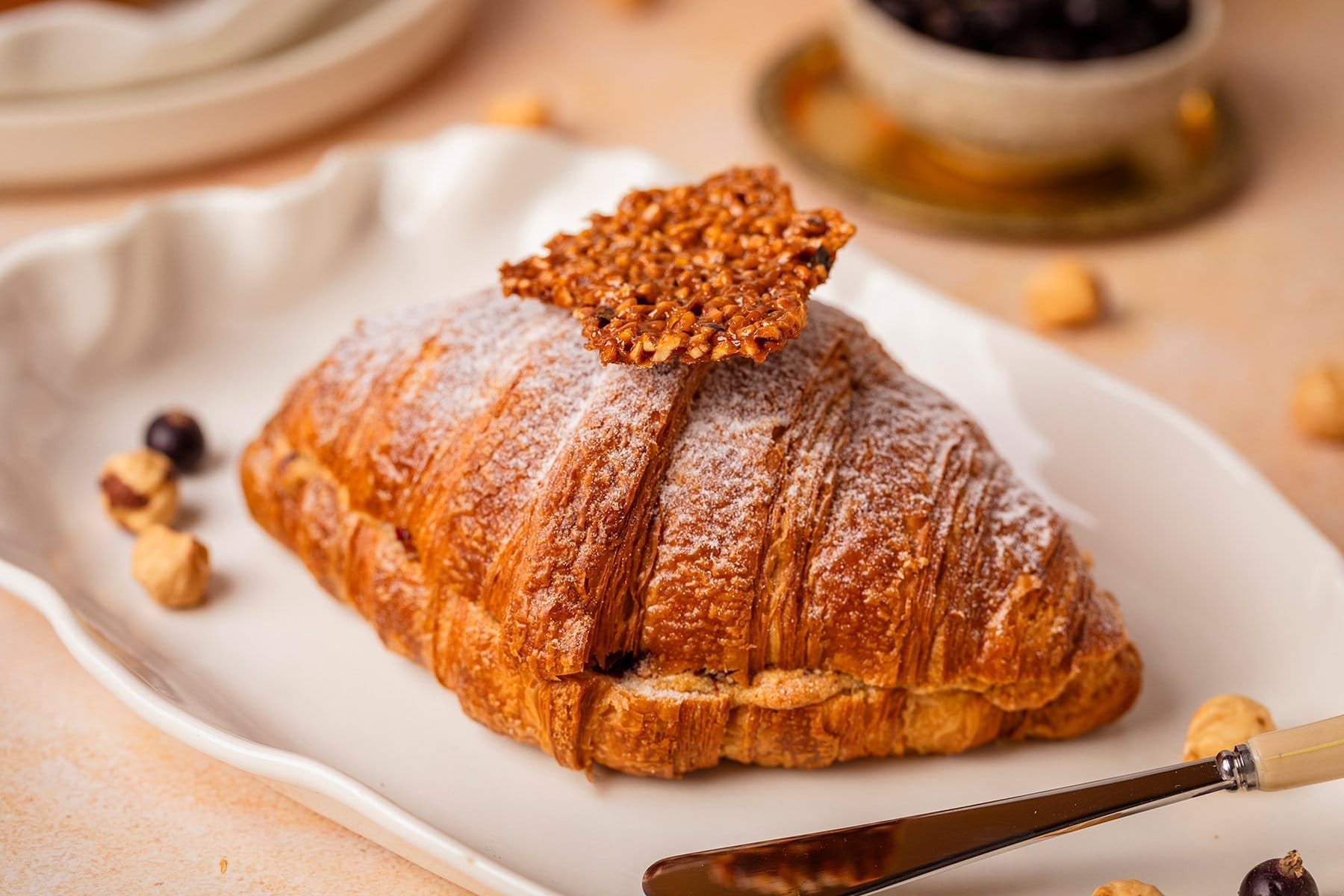 DESEO Croissant Orzech laskowy&Porzeczka