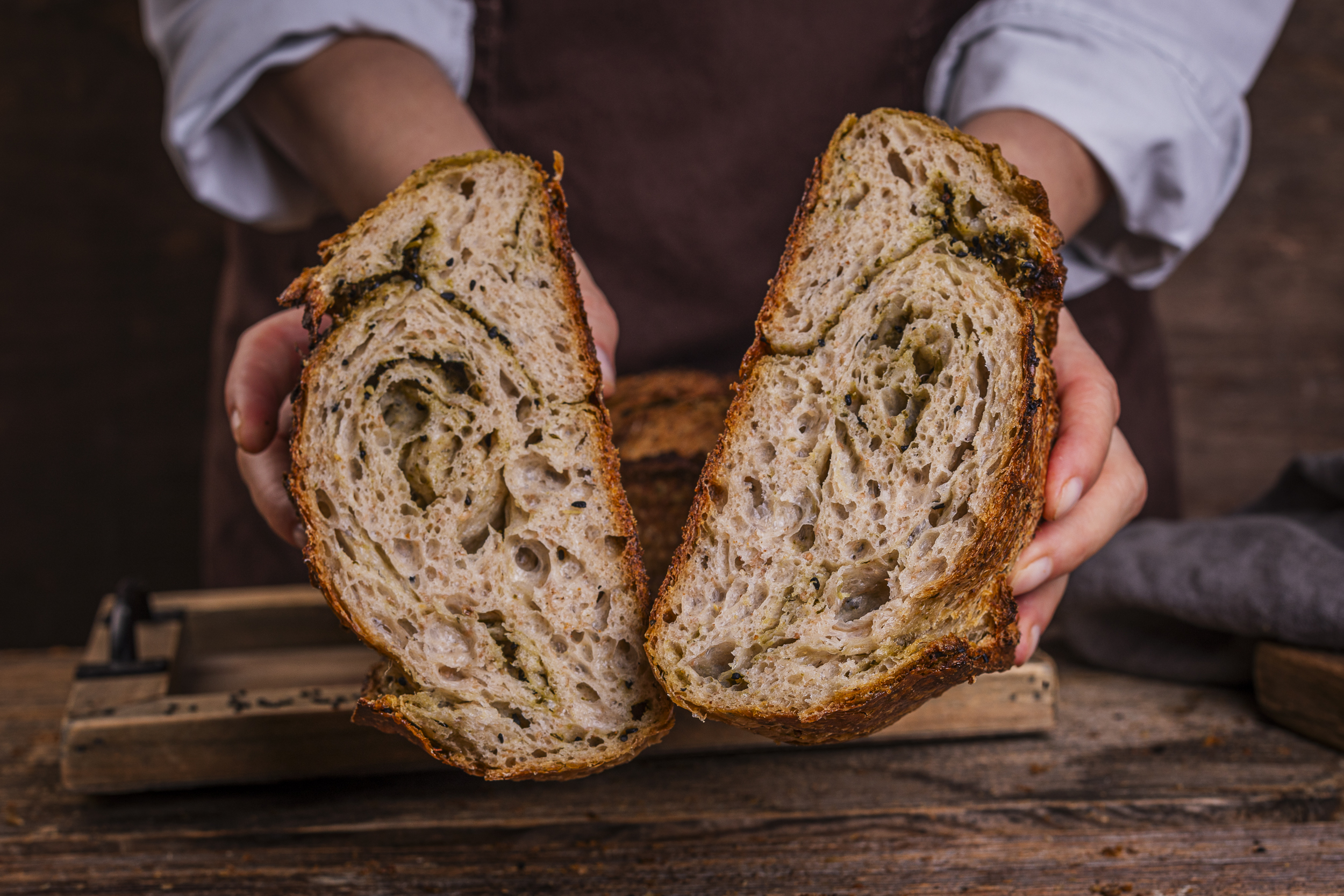 chleb pesto bazyliowe & czarnuszka DESEO