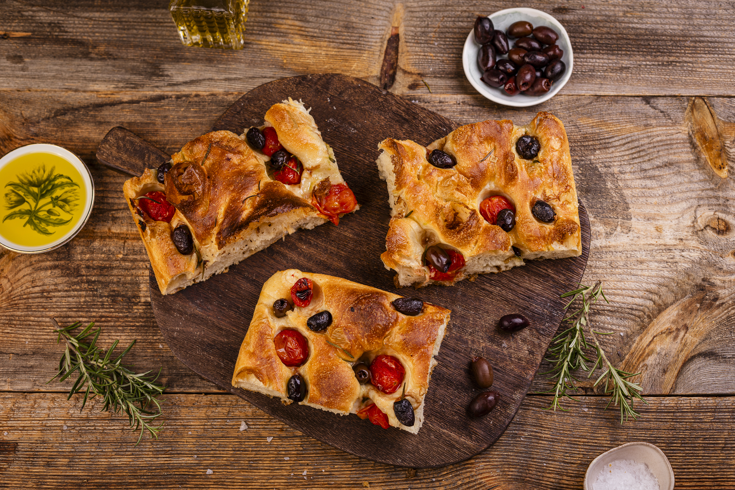 Focaccia Pomidorki Koktajlowe I Oliwki Kalamata