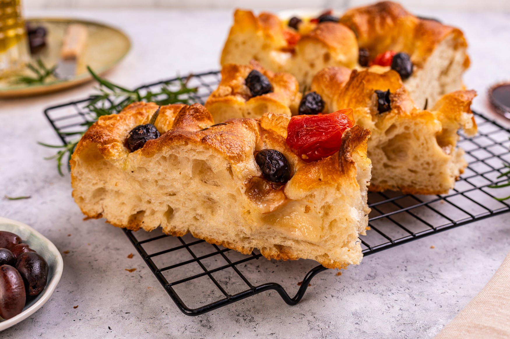 Focaccia Pomidorki Koktajlowe I Oliwki Kalamata
